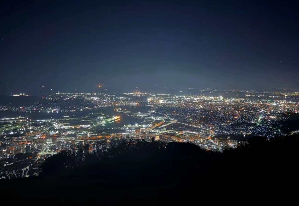 皿倉山の山頂から望む、北九州市の「100億ドルの夜景」
